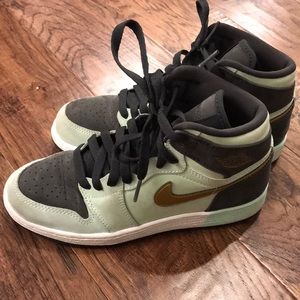 Air Jordan 1 retro high sneakers, size 4